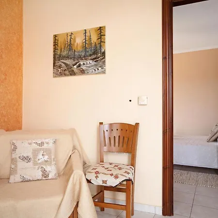 Apartment Lakis *
