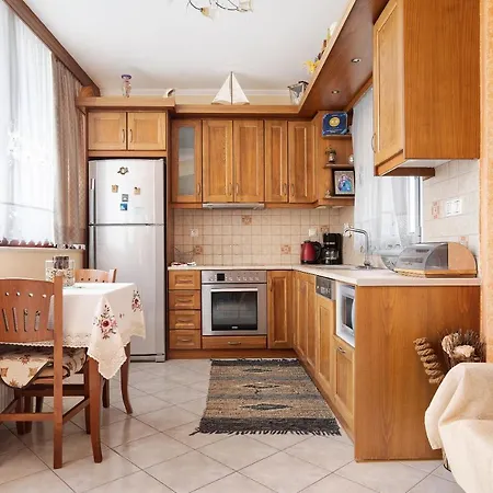 Apartment Lakis *